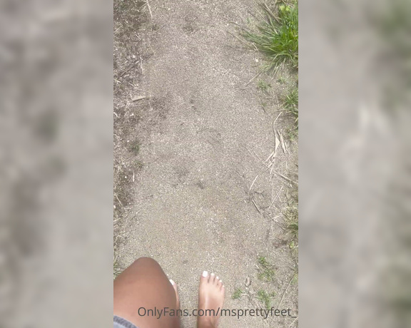 Ms Pretty Feet aka msprettyfeet_ - 05-18-2023 OnlyFans Video - Barefoot through the jungle