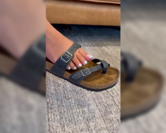 Ms Pretty Feet aka msprettyfeet_ - 10-22-2023 OnlyFans Video - Showing off my sexy Birkenstocks for you