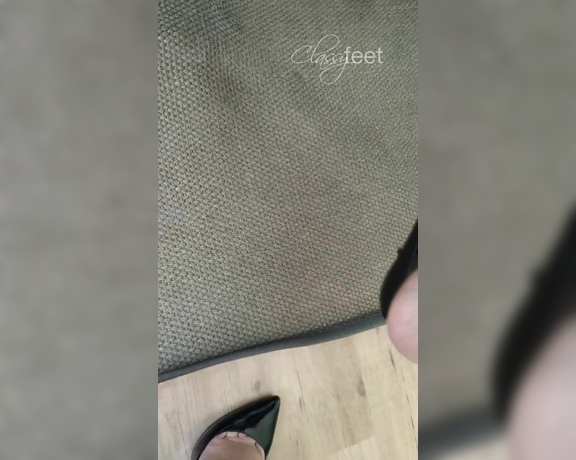 ClassyFeet Sofia aka classyfeet - 06-18-2019 OnlyFans Video - shoeplay at the office, Im going to try and make this a daily event