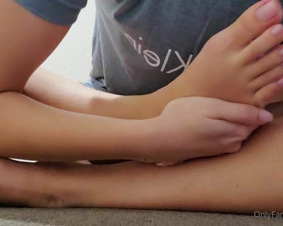 Fly Girl aka flygirl76 - 12-20-2020 OnlyFans Video - When I say my feet are delicious