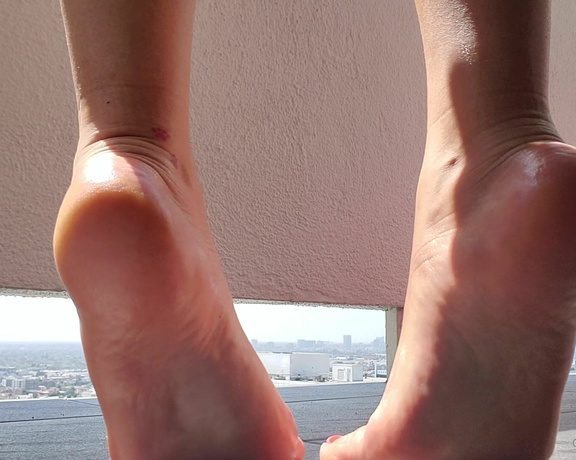 Fly Girl aka flygirl76 - 04-07-2020 OnlyFans Video - Tried to get a back angle of my feet but its hard when you have no