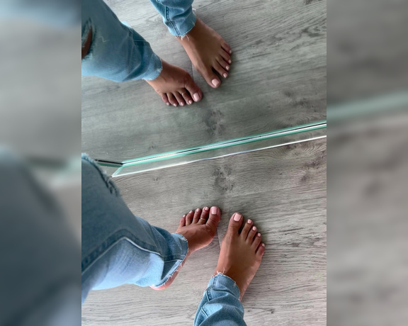 Fly Girl aka flygirl76 - 06-10-2022 OnlyFans Video - Jeans and bare feet  A vibe