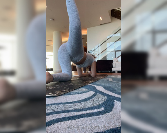 Fly Girl aka flygirl76 - 08-10-2022 OnlyFans Video - Little pilates session