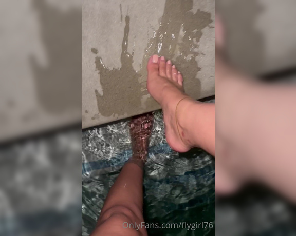 Fly Girl aka flygirl76 - 12-12-2022 OnlyFans Video - Cold but you know Im always down for the hot tub