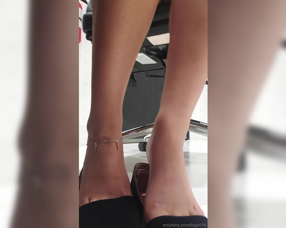 Fly Girl aka flygirl76 - 06-14-2019 OnlyFans Video - Snuck a video under my desk at work