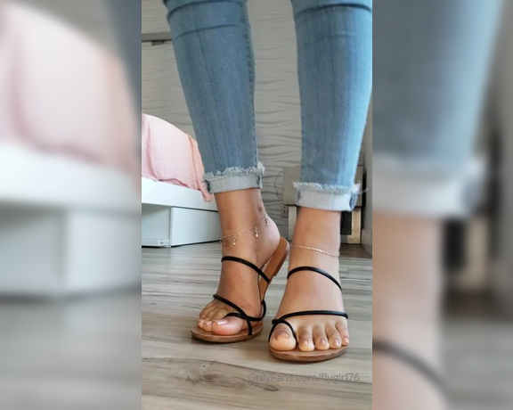 Fly Girl aka flygirl76 - 08-07-2019 OnlyFans Video - Fave sandals everrrr