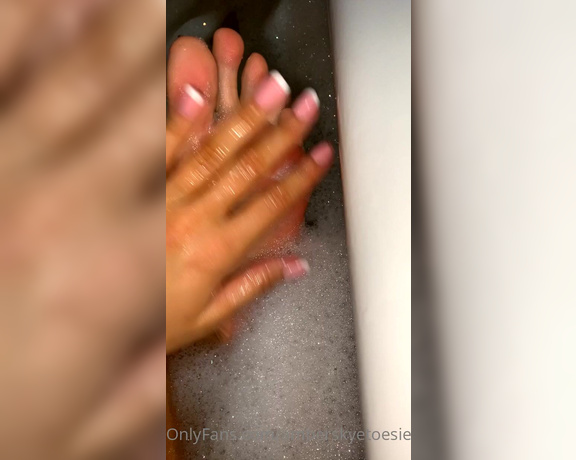 Atoesies aka atoesies - 11-15-2020 OnlyFans Video - Take a bath with me ahhhh