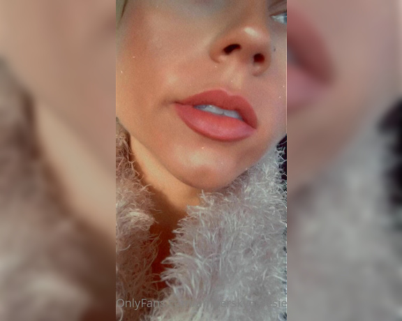 Atoesies aka atoesies - 11-17-2020 OnlyFans Video - Who has a mouth fetish I got some questions about my mouth lol