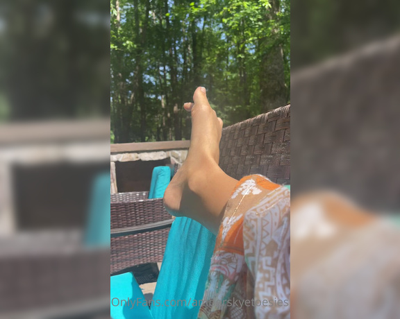 Atoesies aka atoesies - 05-22-2023 OnlyFans Video - Getting sun on my toes in North Carolina