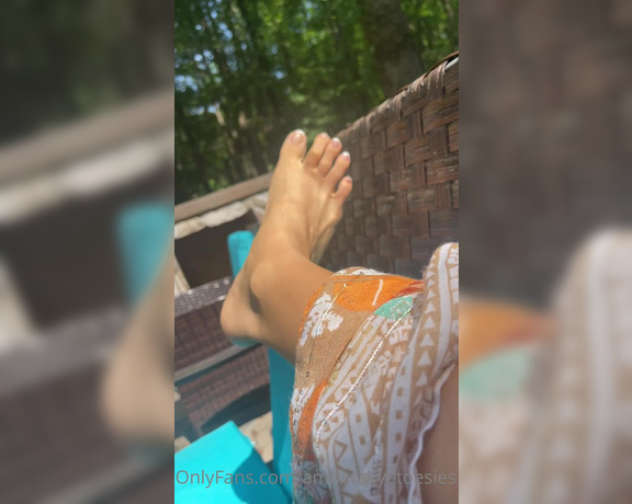 Atoesies aka atoesies - 05-22-2023 OnlyFans Video - Getting sun on my toes in North Carolina