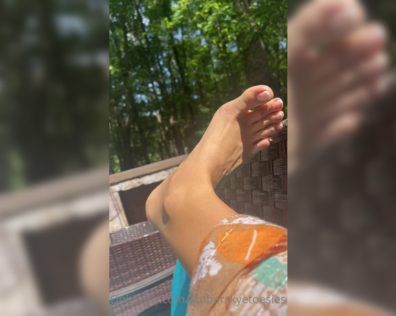 Atoesies aka atoesies - 05-22-2023 OnlyFans Video - Getting sun on my toes in North Carolina