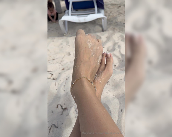 Atoesies aka atoesies - 02-16-2024 OnlyFans Video - Lick the sand off my toes