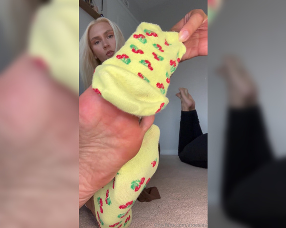 Atoesies aka atoesies - 09-05-2024 OnlyFans Video - Cherry sock removal