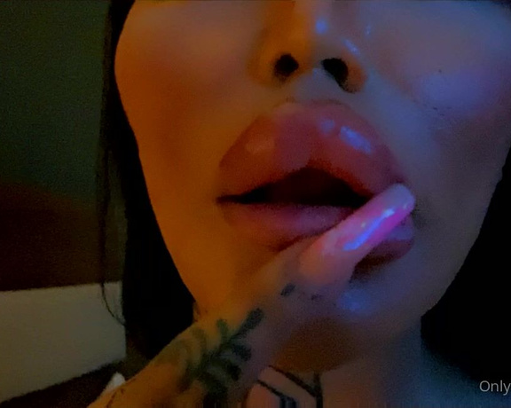 Goddess Nicki aka vip_nvr - 10-06-2021 OnlyFans Video - Kiss me