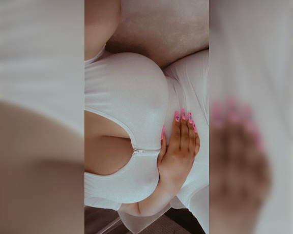 Lindaa23 aka goddess07 - 05-06-2021 OnlyFans Video - Can u give me a massage babe