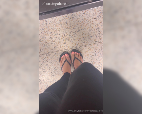 Footsie Galore aka footsiegalore - 03-17-2024 OnlyFans Video - Sunday shopping mode  picking up Easter treats