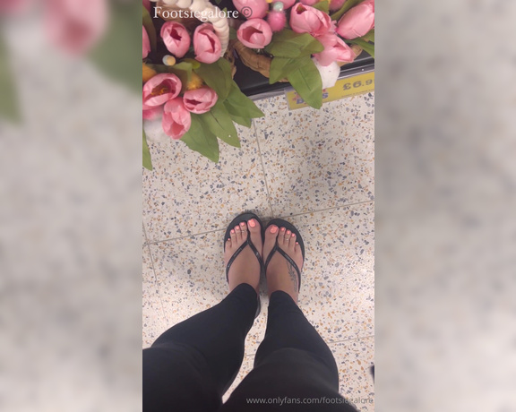 Footsie Galore aka footsiegalore - 03-17-2024 OnlyFans Video - Sunday shopping mode  picking up Easter treats