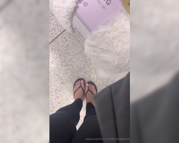 Footsie Galore aka footsiegalore - 03-17-2024 OnlyFans Video - Sunday shopping mode  picking up Easter treats