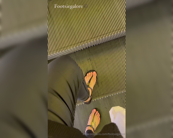 Footsie Galore aka footsiegalore - 03-26-2024 OnlyFans Video - A peek into my day  Travelling on London transport all day and then back to