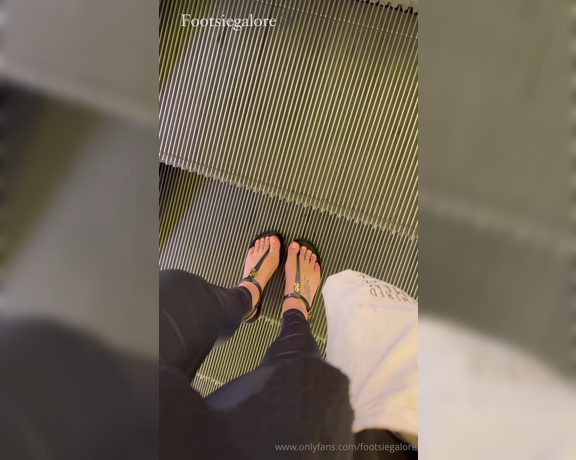 Footsie Galore aka footsiegalore - 03-26-2024 OnlyFans Video - A peek into my day  Travelling on London transport all day and then back to