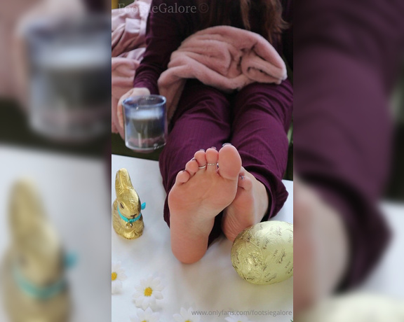 Footsie Galore aka footsiegalore - 04-02-2024 OnlyFans Video - Early morning coziness, coffee, chocolate and Footsie Breakfast time  ASMR