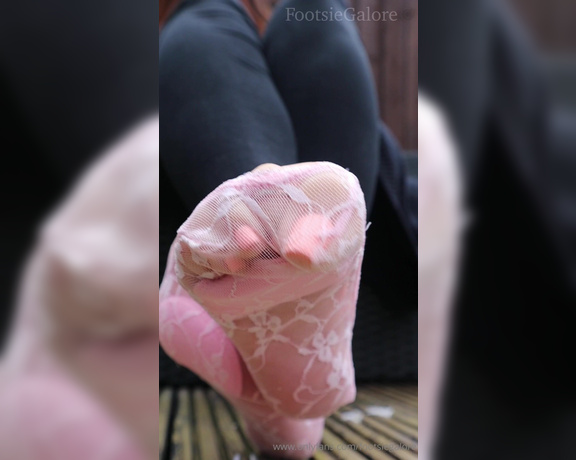 Footsie Galore aka footsiegalore - 03-30-2024 OnlyFans Video - Easter weekend cuteness