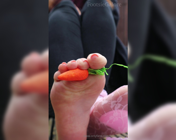 Footsie Galore aka footsiegalore - 03-30-2024 OnlyFans Video - Easter weekend cuteness