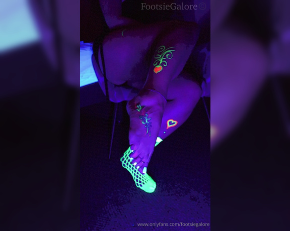 Footsie Galore aka footsiegalore - 05-25-2024 OnlyFans Video - Intergalactic Saturday sock tease Free these alien toes and let me have you wanting to blast