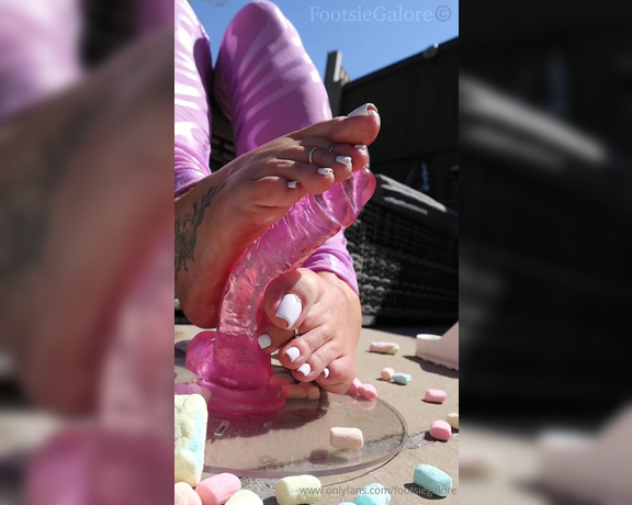 Footsie Galore aka footsiegalore - 05-31-2024 OnlyFans Video - Footsies on a sugar rush and now I want to play with your jelly snake