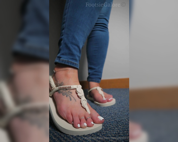 Footsie Galore aka footsiegalore - 05-23-2024 OnlyFans Video - Like magic Shoe fetish dream  Which shoes are your faves