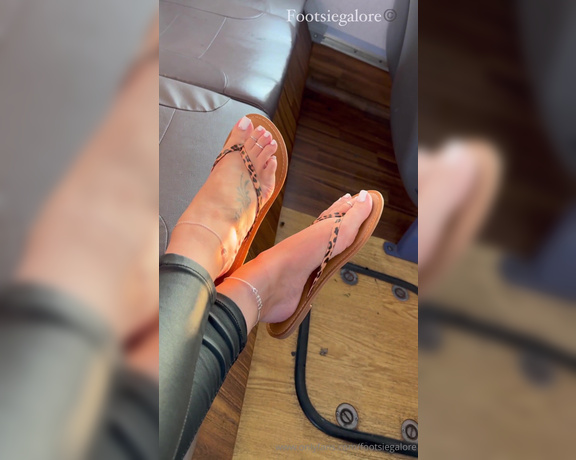 Footsie Galore aka footsiegalore - 06-01-2024 OnlyFans Video - Saturday night out Follow along from the bus ride to bed