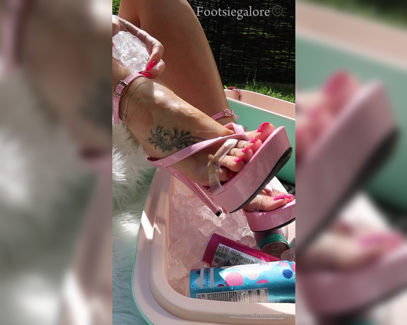 Footsie Galore aka footsiegalore - 06-13-2024 OnlyFans Video - Its Thirsty Thursday Time for a Footsie Picnic feet so hot I need this ice box