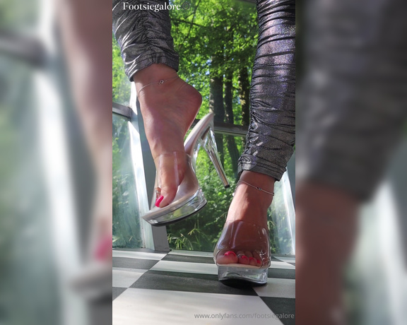 Footsie Galore aka footsiegalore - 06-23-2024 OnlyFans Video - Footsie crash landed  Ive come to earth to tease you until your human probe explodes