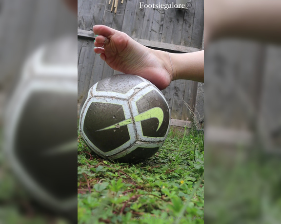 Footsie Galore aka footsiegalore - 07-25-2024 OnlyFans Video - Sweaty post football sock removal in the rain