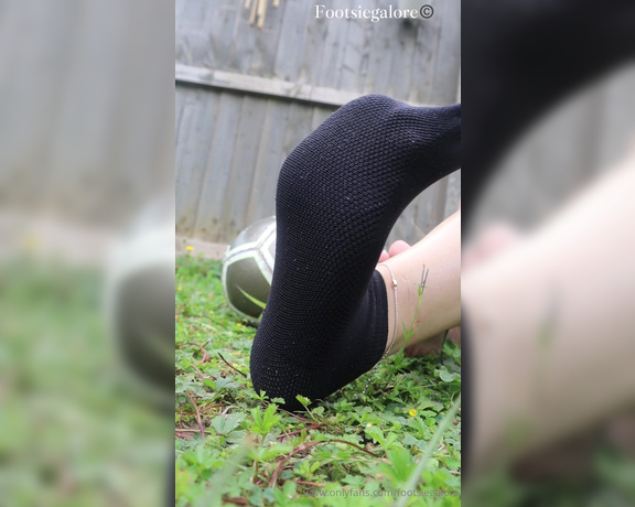 Footsie Galore aka footsiegalore - 07-25-2024 OnlyFans Video - Sweaty post football sock removal in the rain