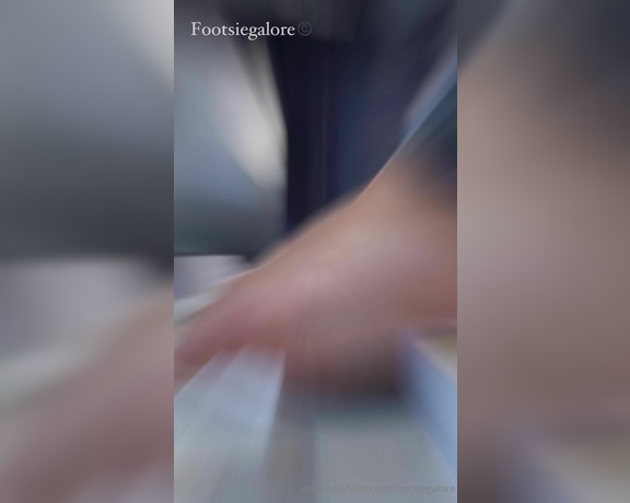 Footsie Galore aka footsiegalore - 07-23-2024 OnlyFans Video - Sneaky peeks on the bus  could you keep your cool with Footsie about