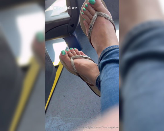 Footsie Galore aka footsiegalore - 07-23-2024 OnlyFans Video - Sneaky peeks on the bus  could you keep your cool with Footsie about