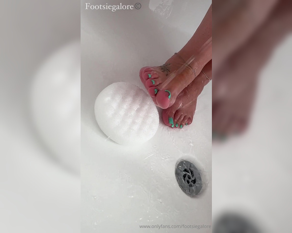 Footsie Galore aka footsiegalore - 08-12-2024 OnlyFans Video - Wet stamping feet Would you want to take this sponges place  or just enjoy playing