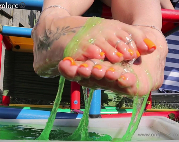 Footsie Galore aka footsiegalore - 09-10-2024 OnlyFans Video - Footsie gets slimed