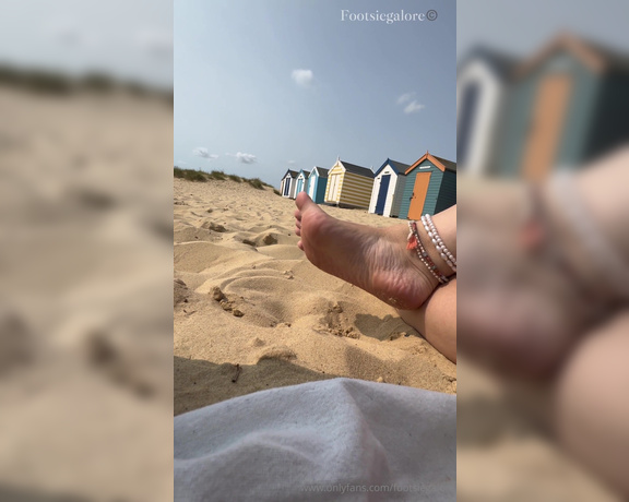 Footsie Galore aka footsiegalore - 09-09-2024 OnlyFans Video - Day out at the beach and I want all your attention on me