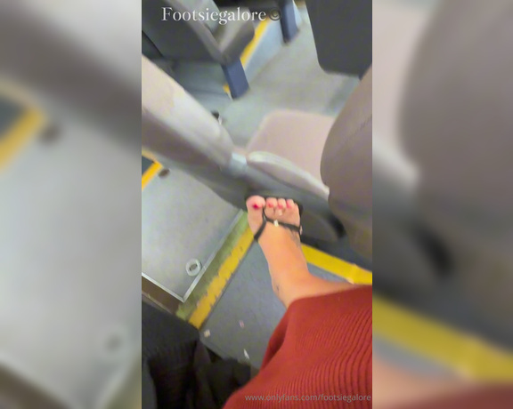 Footsie Galore aka footsiegalore - 09-30-2024 OnlyFans Video - Monday bus trips and still rocking my flip flops Love a knitted skirt for autumn vibes