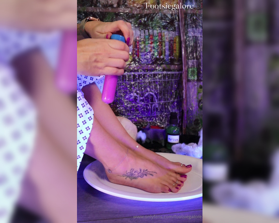 Footsie Galore aka footsiegalore - 10-28-2024 OnlyFans Video - Crazed professor footsie concocting the ultimate potion Part 1 splishing and splashing and sliming all over