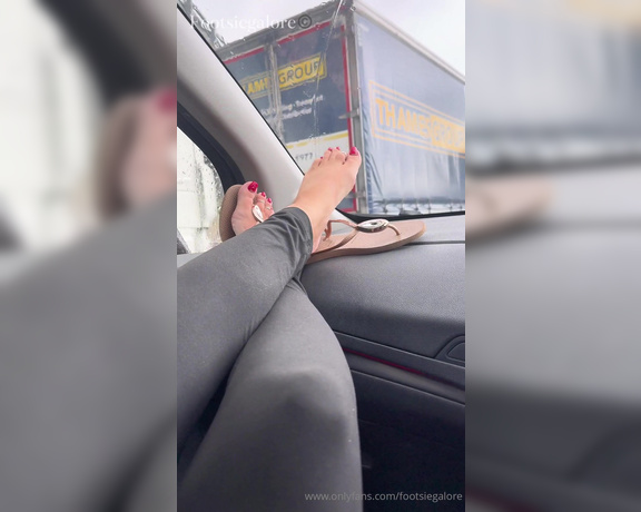 Footsie Galore aka footsiegalore - 10-05-2024 OnlyFans Video - Sweaty rainy car journeys and stuck in traffic  but I can make it fun with