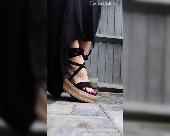 Footsie Galore aka footsiegalore - 10-19-2024 OnlyFans Video - Just chilling this weekend and dangling these cute sandals just to show off my saw dust