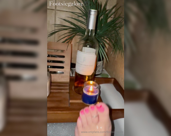 Footsie Galore aka footsiegalore - 11-23-2024 OnlyFans Video - Steamy hot bath and these pretty clean and tasty looking toes  got you wanting to