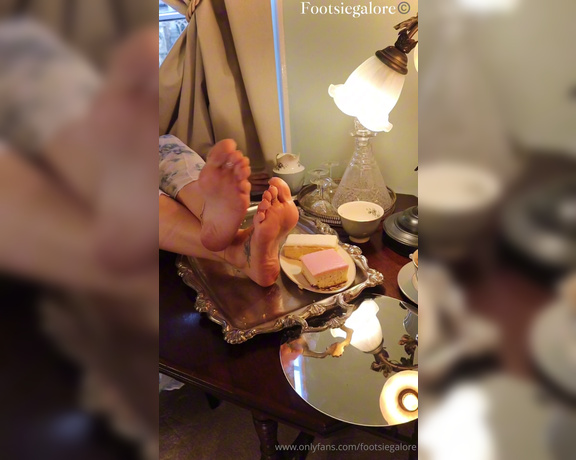 Footsie Galore aka footsiegalore - 12-03-2024 OnlyFans Video - Footsie advent reveal day 3 You are hereby invited to a dine at my feet while