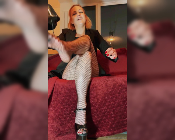 Goddess Elza aka goddesselza - 03-07-2024 OnlyFans Video - Wyliż mi obcasy Part 1