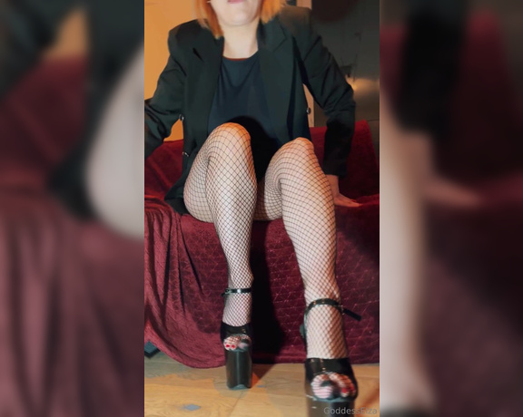 Goddess Elza aka goddesselza - 03-18-2024 OnlyFans Video - Wyliz mi szpilki _ vol