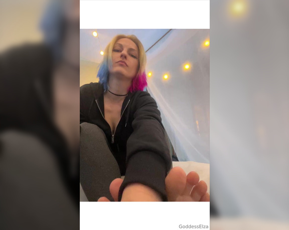 Goddess Elza aka goddesselza - 05-02-2024 OnlyFans Video - Stopki, które tak kochaciei ja, która kochacie jeszcze bardziej  całuj ziemie po której stąpam