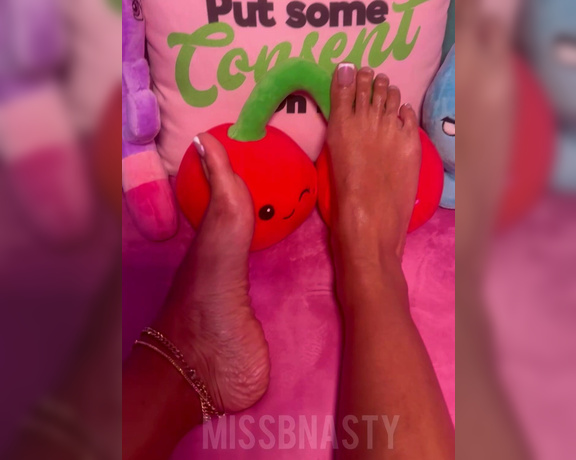 Miss B Nasty aka missbnasty - 07-13-2024 OnlyFans Video - New pedicure  Yes or no